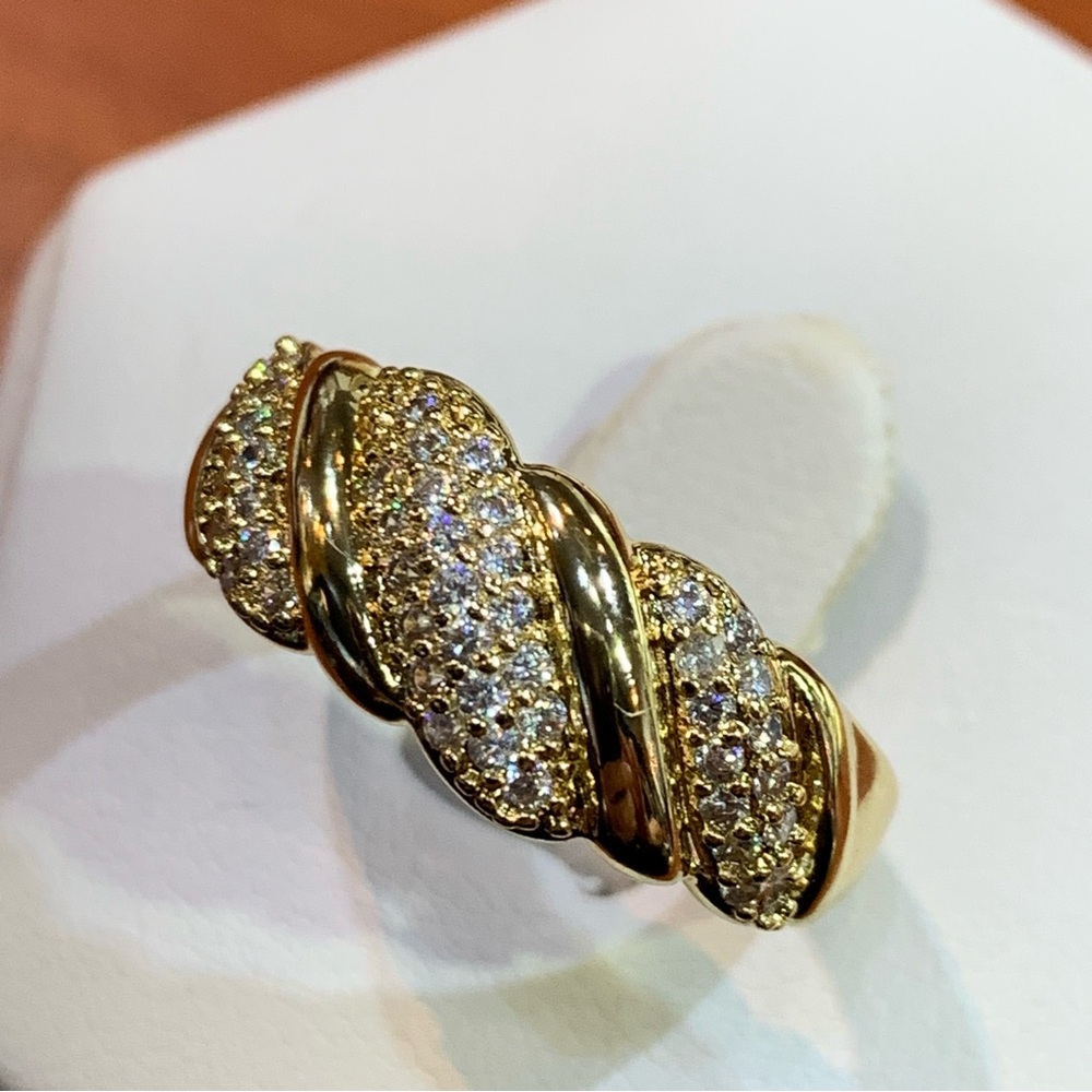 Gold Twisted Ring with Sparkling Gemstones